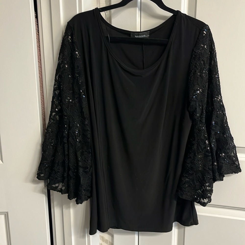 R&M Richard’s top with ruffle sleeves 14W